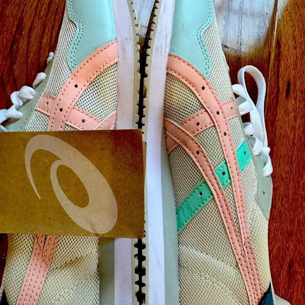 Sneakers - Picture 5 of 8